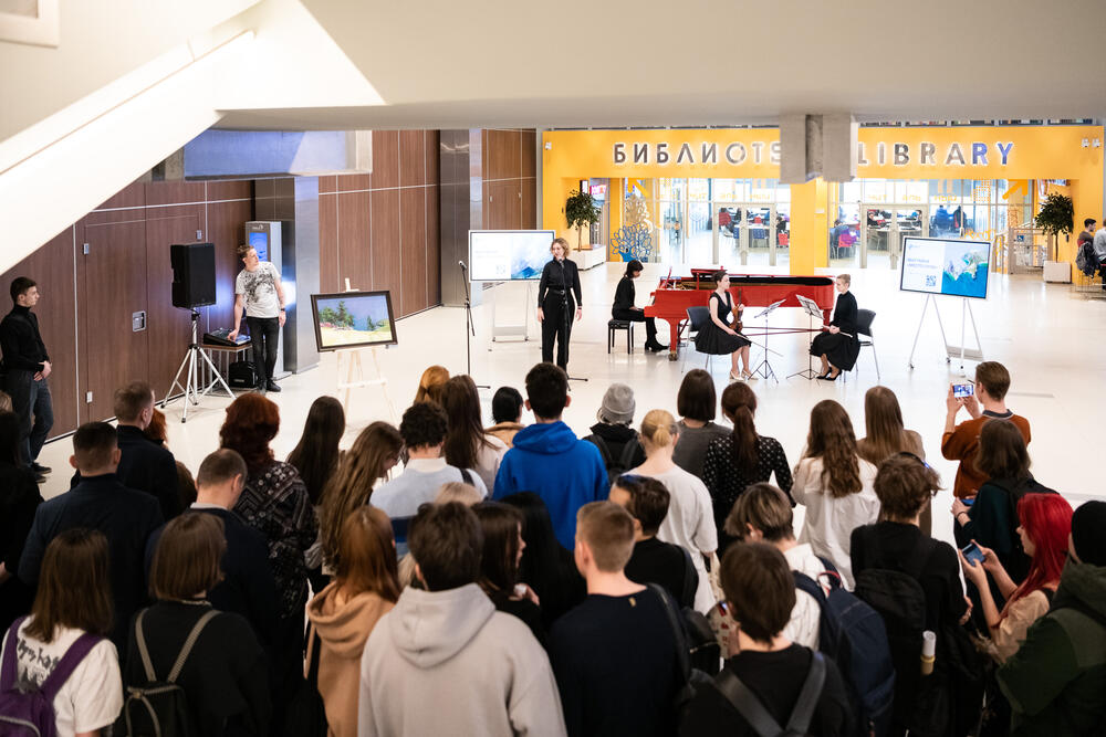 На изображении выступлении участника музыкальной судии