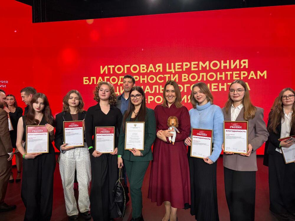 На изображении члены Союз Социальных Инициатив на церемонии награждения