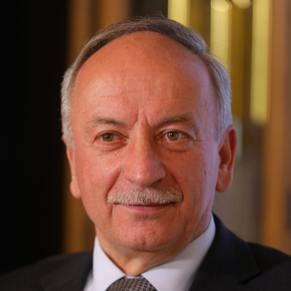 Балега Юрий  Юрьевич