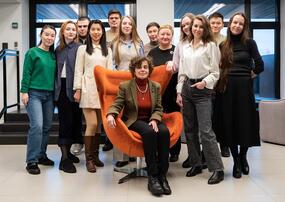 Преподаватели НИТУ МИСИС со студентами