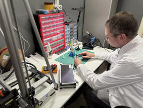 Учёный в лаборатории